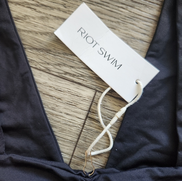 NWT Riot Swim Echo One Piece Black Swimsuit Size M - Picture 3 of 10